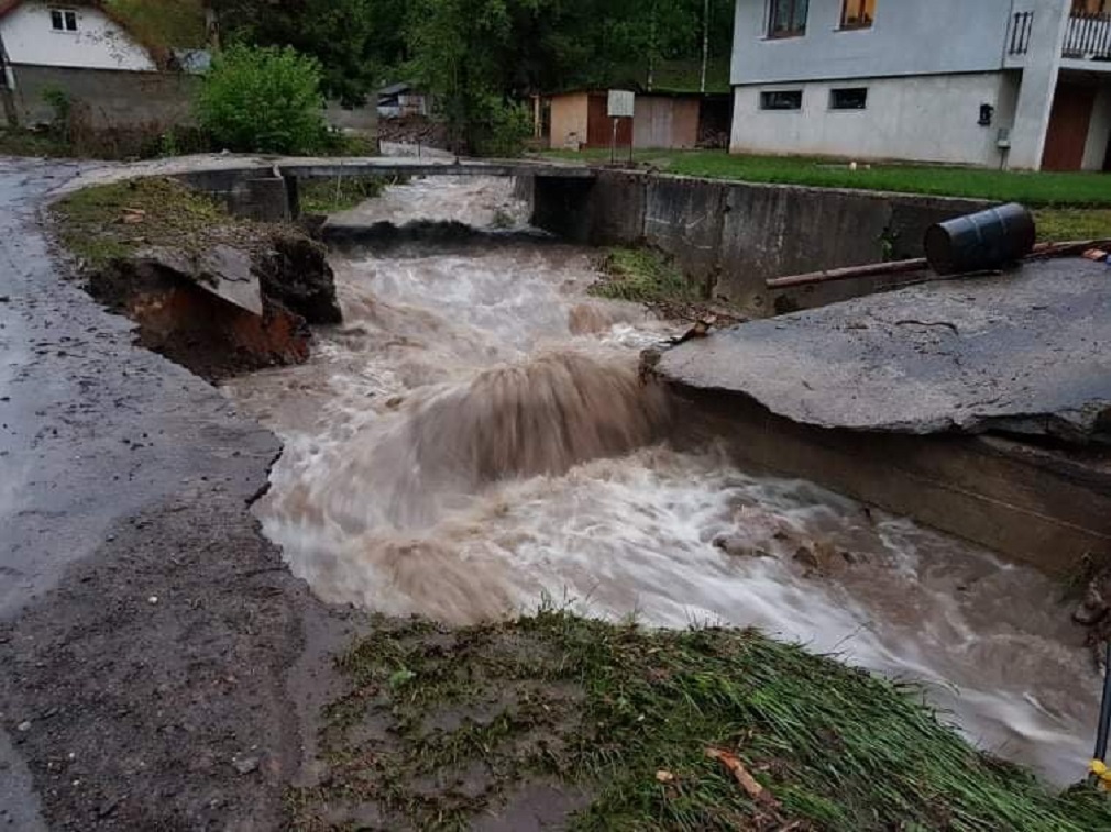 Poslanca Kazdu zaujíma, či ministerstvo prešetrí príčiny tragickej povodne